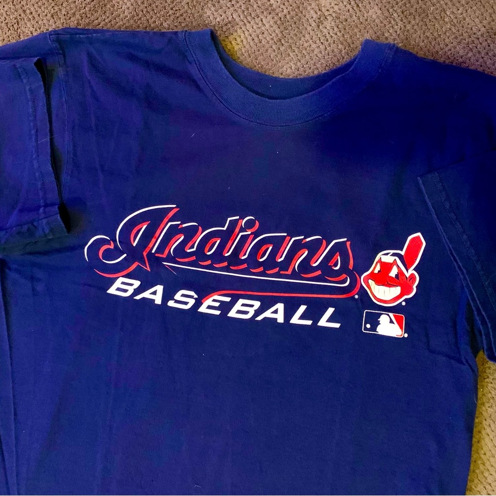 Size Medium Cleveland Indians Tee